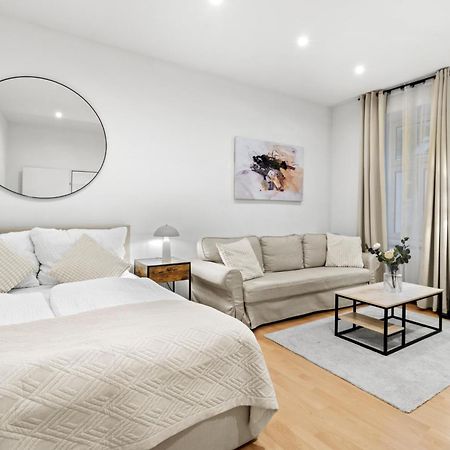 Chic 1Br Apartment - Directly Near Schoenbrunn Wenen Buitenkant foto