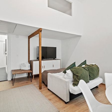 Chic 1Br Apartment - Directly Near Schoenbrunn Wenen Buitenkant foto