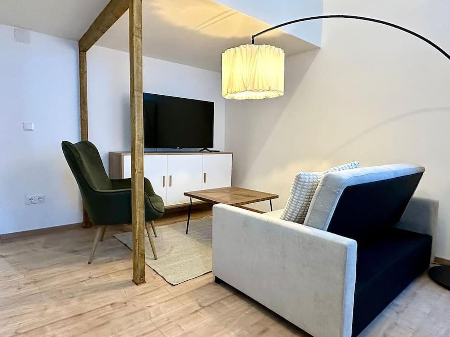 Chic 1Br Apartment - Directly Near Schoenbrunn Wenen Buitenkant foto