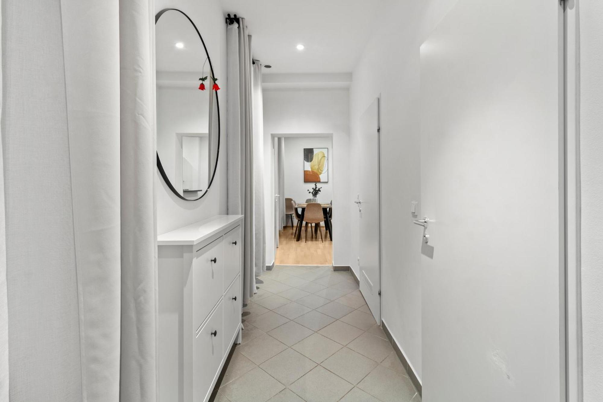 Chic 1Br Apartment - Directly Near Schoenbrunn Wenen Buitenkant foto