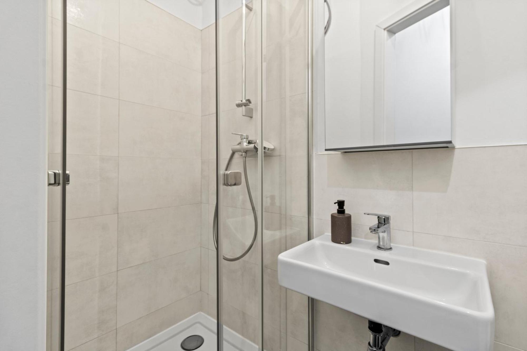 Chic 1Br Apartment - Directly Near Schoenbrunn Wenen Buitenkant foto
